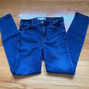 Garage skinny jean medium wash size 07